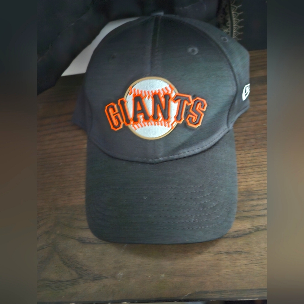 BNWOT NEW ERA SAN FRANCISCO GIANTS FLEX FIT